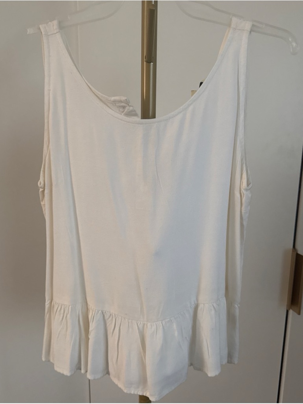 Women’s Sleeveless Ruffle Hem Tank Top - White